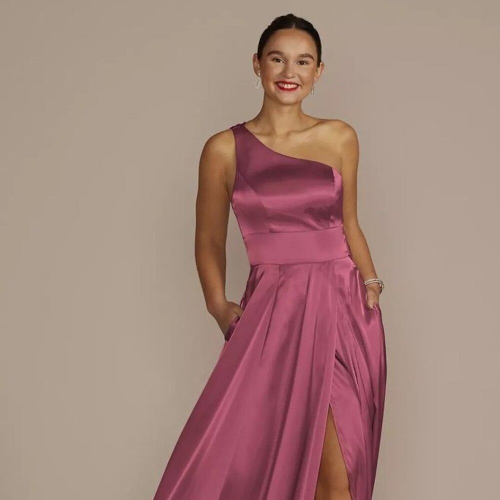 2 BRAND NEW WITH TAGS NEVER BEEN WORN DAVID'S BRIDAL BRIDESMAIDS DRESSES SIZE 6